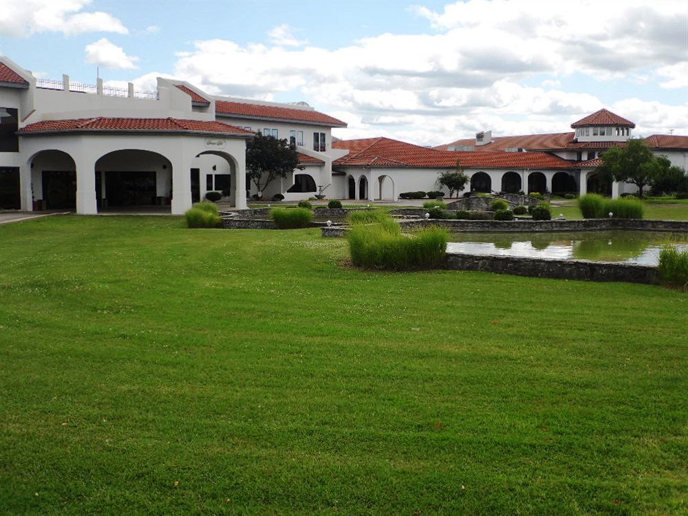 Regalia Hotel & Conference Center Village of Four Seasons Екстериор снимка